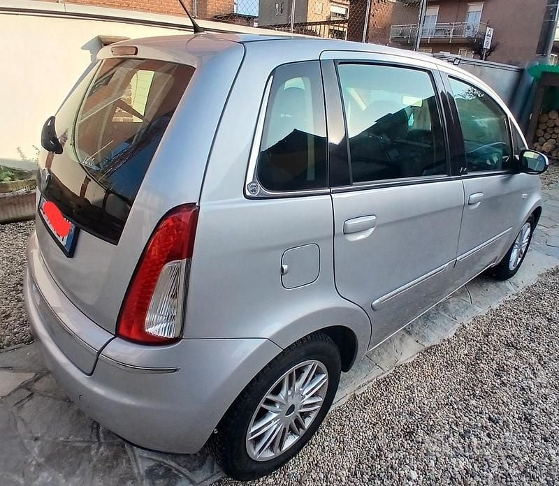 Usata Lancia Musa 95 CV (69 kW) 2010 Grigio Monovolume