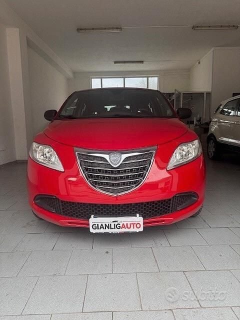 Usata Lancia Ypsilon Gold 69 CV (50 kW) 2013 Rosso Utilitaria