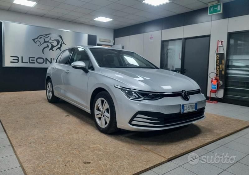 Usata VW Golf VIII Life 150 CV (110 kW) 2022 Grigio Berlina