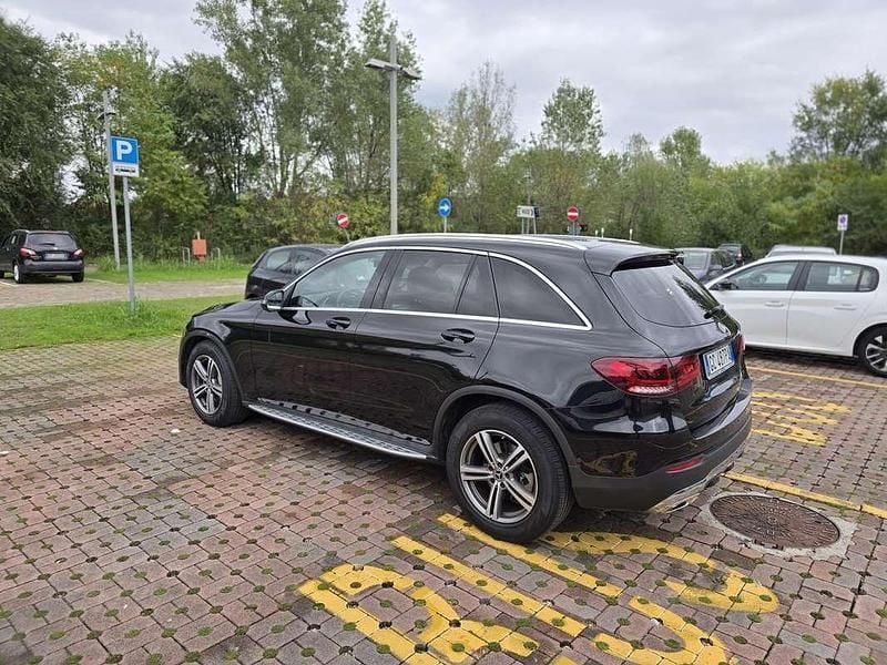 Usata Mercedes GLC300 245 CV (180 kW) 2020 Nero SUV