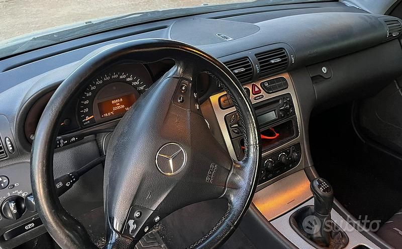 Usata Mercedes C220 143 CV (105 kW) 2001 Grigio Coupé