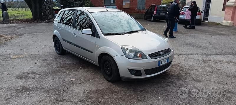 Usata Ford Fiesta 2006 Grigio Utilitaria