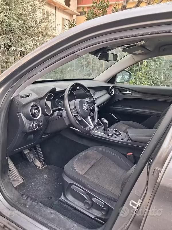 Usata Alfa Romeo Stelvio Business 160 CV (117 kW) 2019 Grigio SUV