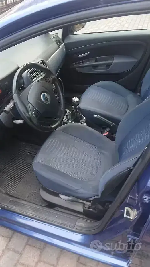 Usata Fiat Grande Punto 65 CV (47 kW) 2007 Bluazzurro Utilitaria