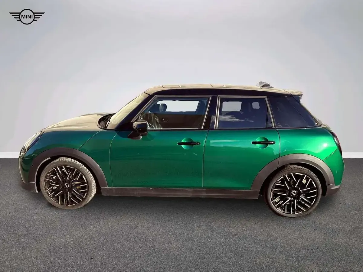 Usata Mini Cooper Favoured 204 CV (150 kW) 2024 Verde Utilitaria