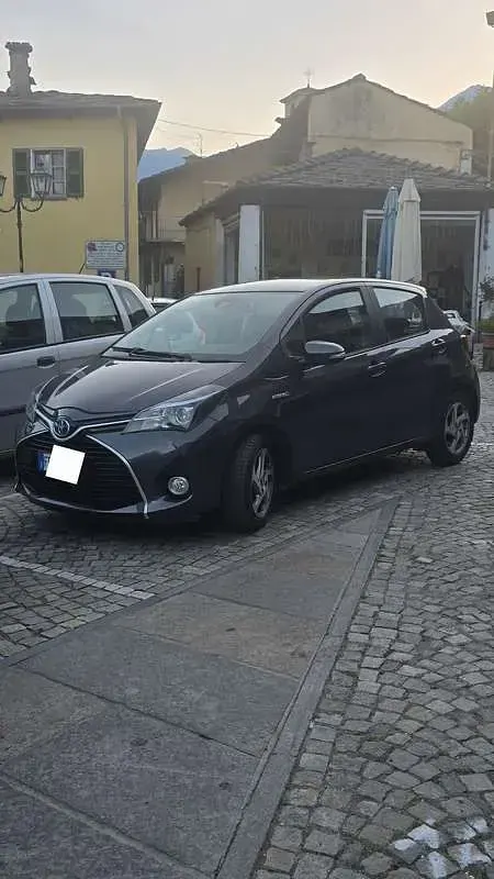 Usata Toyota Yaris Hybrid Active 101 CV (74 kW) 2016 Berlina