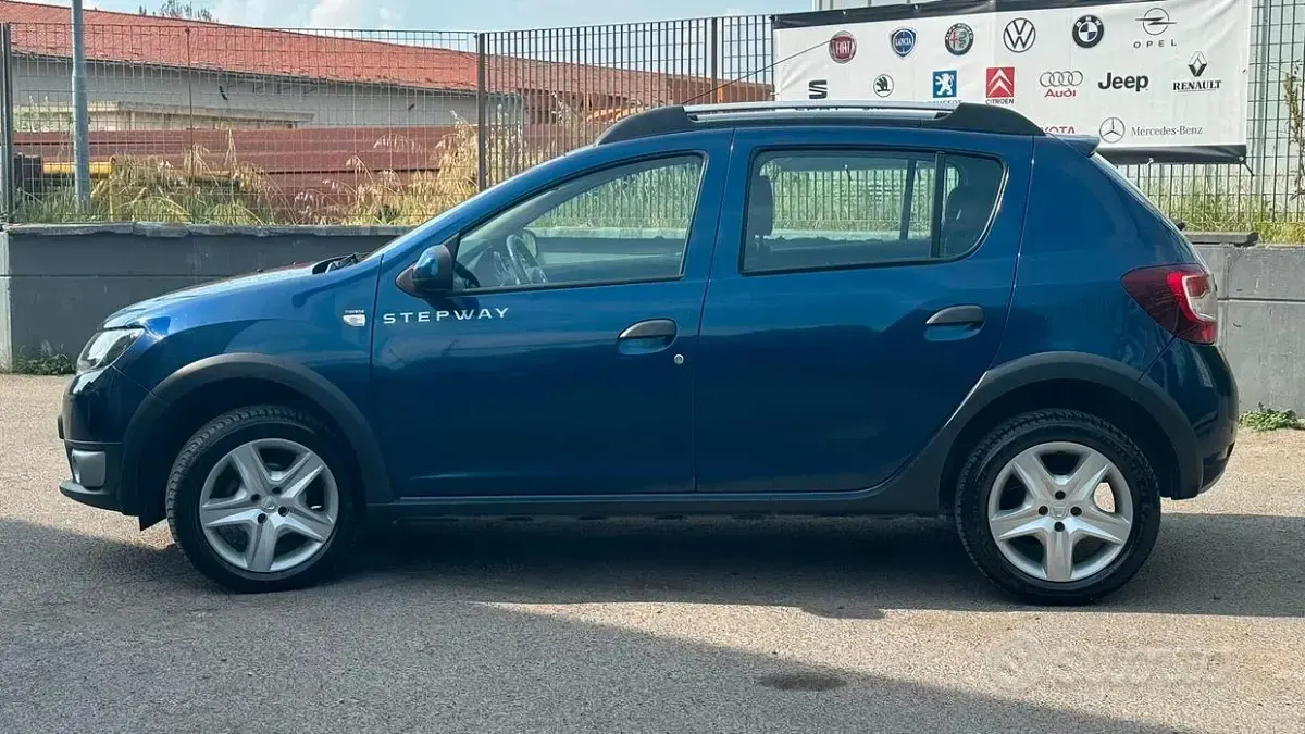 Usata Dacia Sandero Stepway 90 CV (66 kW) 2016 Blu Berlina