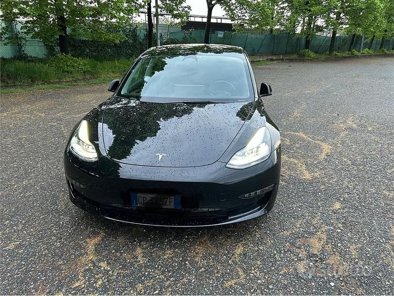 Usado Tesla Model 3 Standard Range 235 kW (320 HP) 2023 Preto Sedan