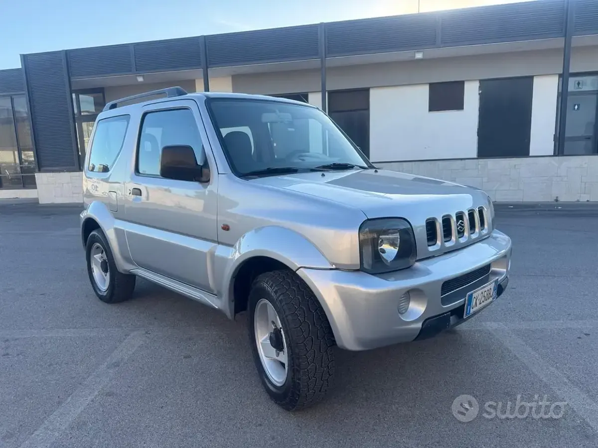 Usata Suzuki Jimny 82 CV (60 kW) 2003 Grigio SUV