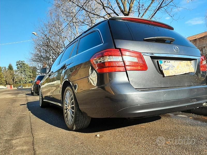 Usata Mercedes E220 Avantgarde 170 CV (125 kW) 2012 Nero Station wagon