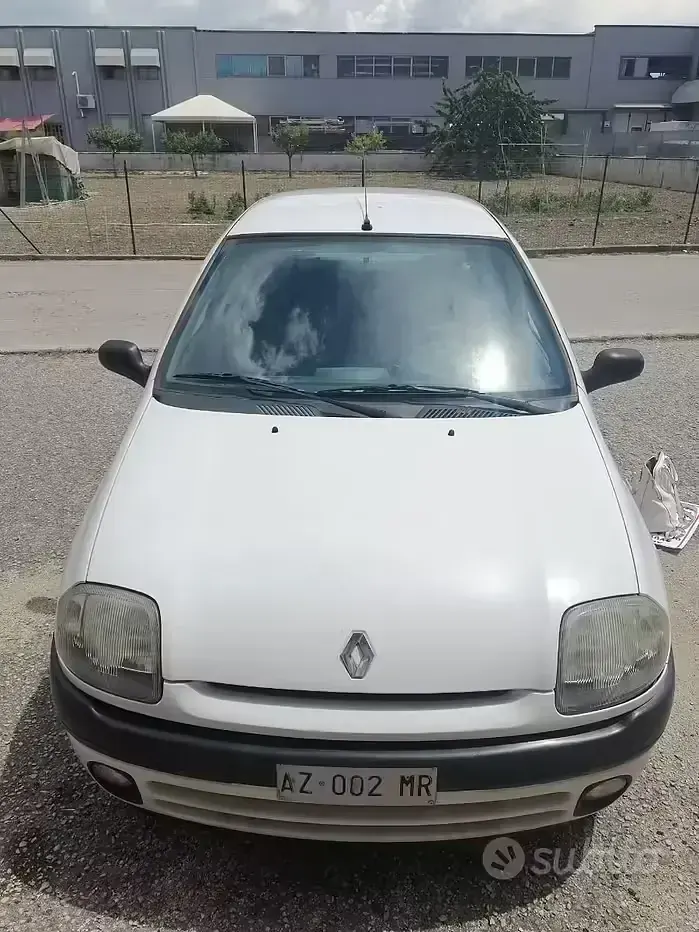 Usata Renault Clio II 58 CV (42 kW) 1998 Bianco Berlina
