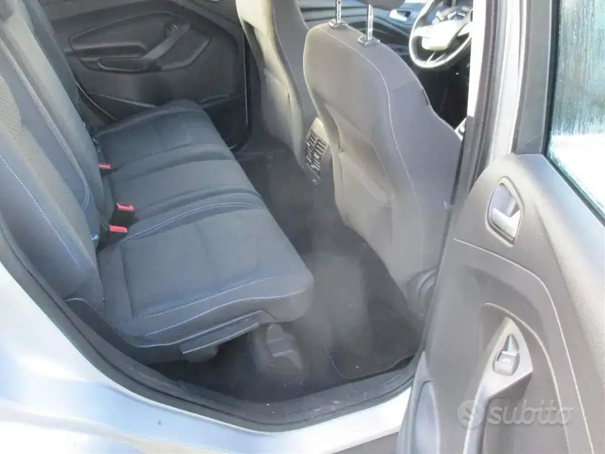 Usata Ford Kuga 120 CV (88 kW) 2017 Grigio SUV