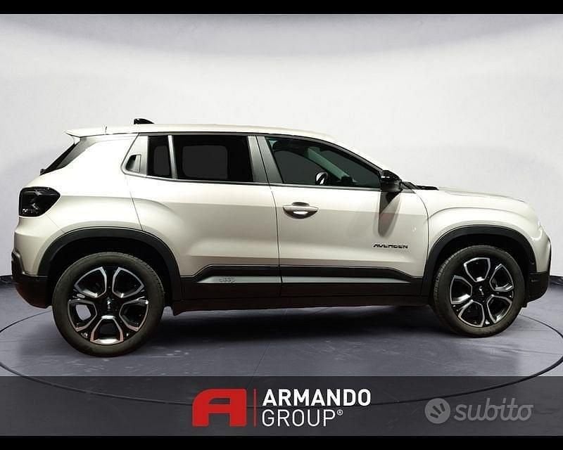 Usata Jeep Avenger Summit 101 CV (74 kW) 2025 Beige SUV