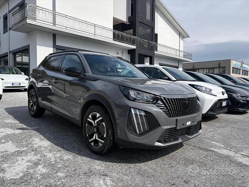 Usata Peugeot 2008 Allure 102 CV (75 kW) 2025 Grigio SUV