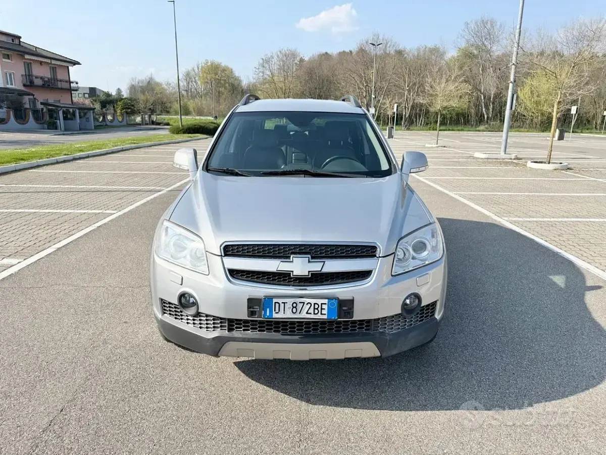 Usata Chevrolet Captiva 150 CV (110 kW) 2008 Grigio SUV