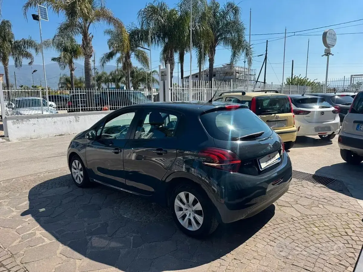 Usata Peugeot 208 75 CV (55 kW) 2016 Nero Utilitaria