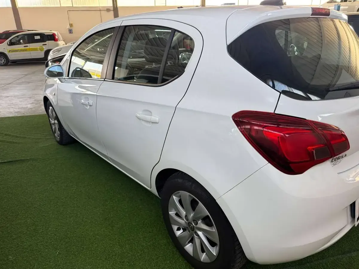 Usata Opel Corsa Cosmo 90 CV (66 kW) 2016 Polar white Utilitaria