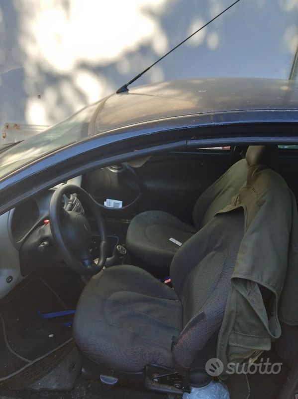 Usata Ford Ka 75 CV (55 kW) 2001 Nero Utilitaria