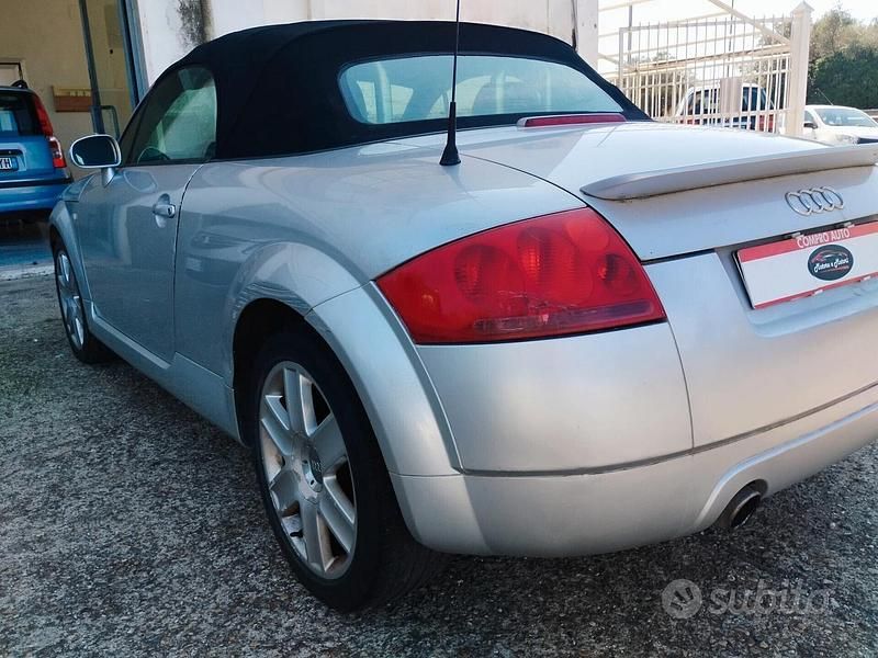 Usata Audi TT Roadster 179 CV (131 kW) 2002 Grigio Cabrio