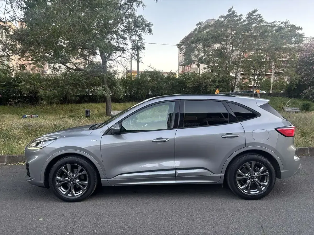 Usado Ford Kuga ST-Line 120 CV (88 kW) 2022 Other SUV