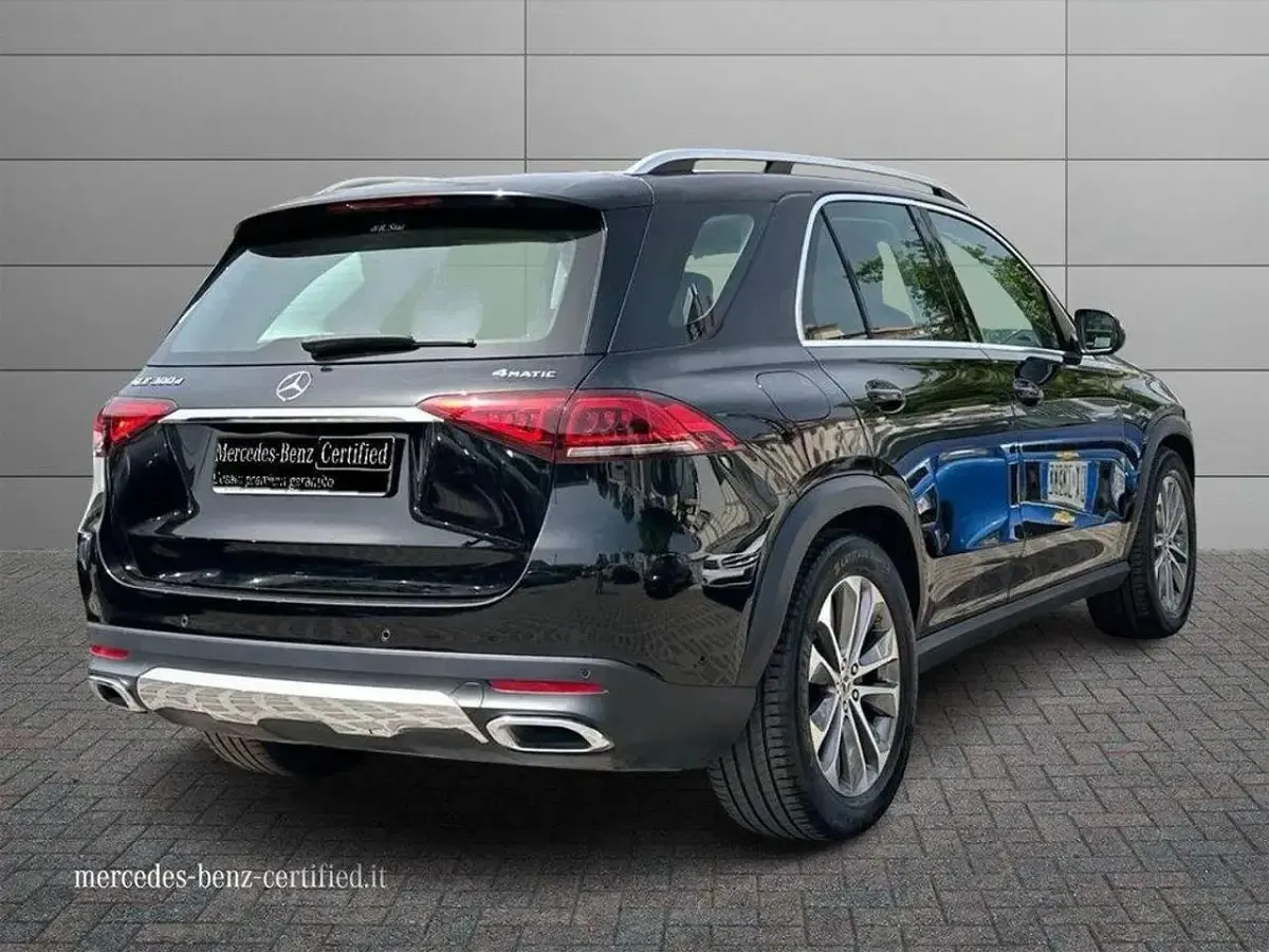 Usata Mercedes GLE300 272 CV (200 kW) 2023 Nero metallizzato SUV