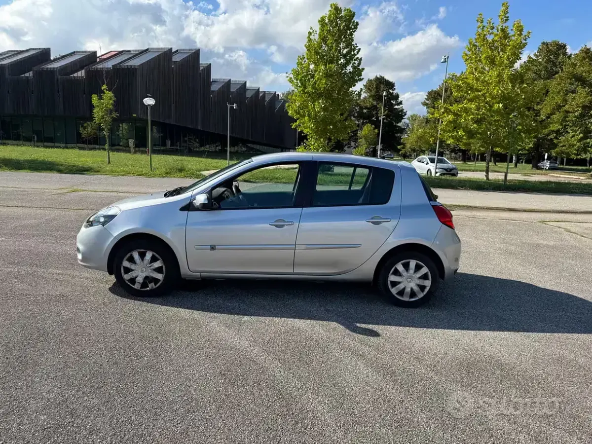 Usata Renault Clio IV 75 CV (55 kW) 2012 Grigio Berlina