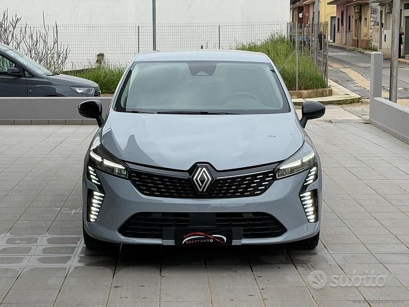 Usata Renault Clio V Business 67 CV (49 kW) 2023 Grigio Berlina