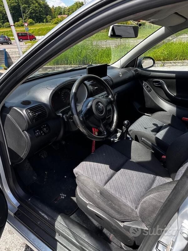 Usata Seat Leon 130 CV (95 kW) 2005 Grigio Berlina