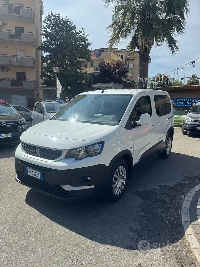 Usata Peugeot Rifter Allure 102 CV (75 kW) 2020 Bianco Monovolume