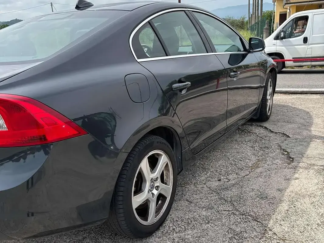 Usata Volvo S60 Momentum 163 CV (119 kW) 2012 Grigio Berlina
