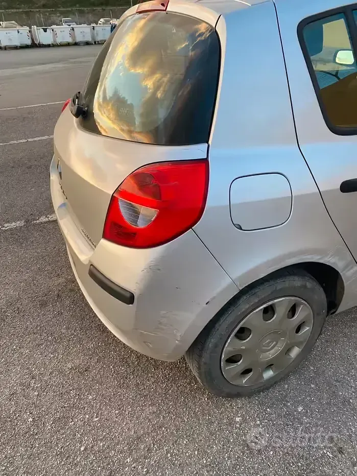 Usata Renault Clio 58 CV (42 kW) 2006 Grigio Utilitaria