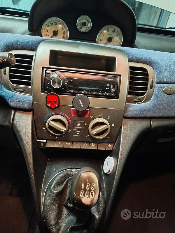 Usata Lancia Ypsilon 60 CV (44 kW) 2003 Grigio Utilitaria