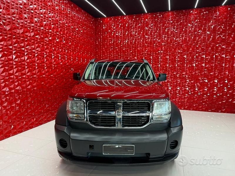 Usata Dodge Nitro 176 CV (129 kW) 2008 Rosso SUV