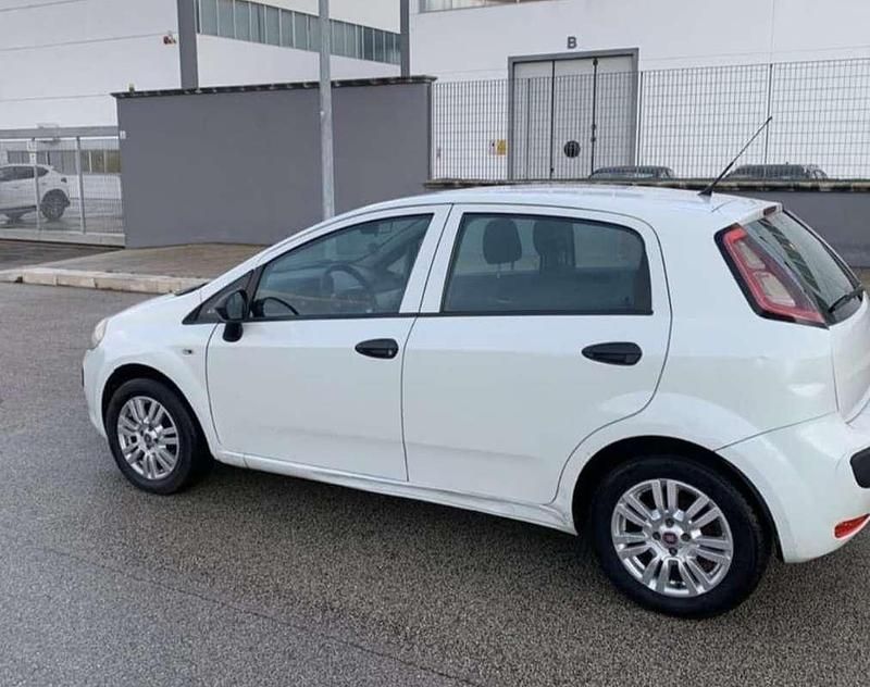 Usata Fiat Punto Evo Dynamic 75 CV (55 kW) 2011 Bianco Utilitaria