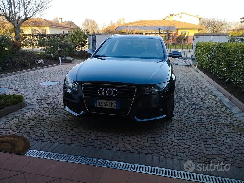 Nero Usata 2010 Audi A4 S-Line Station wagon | 6500 € (Buon prezzo) - Immagine 1/4