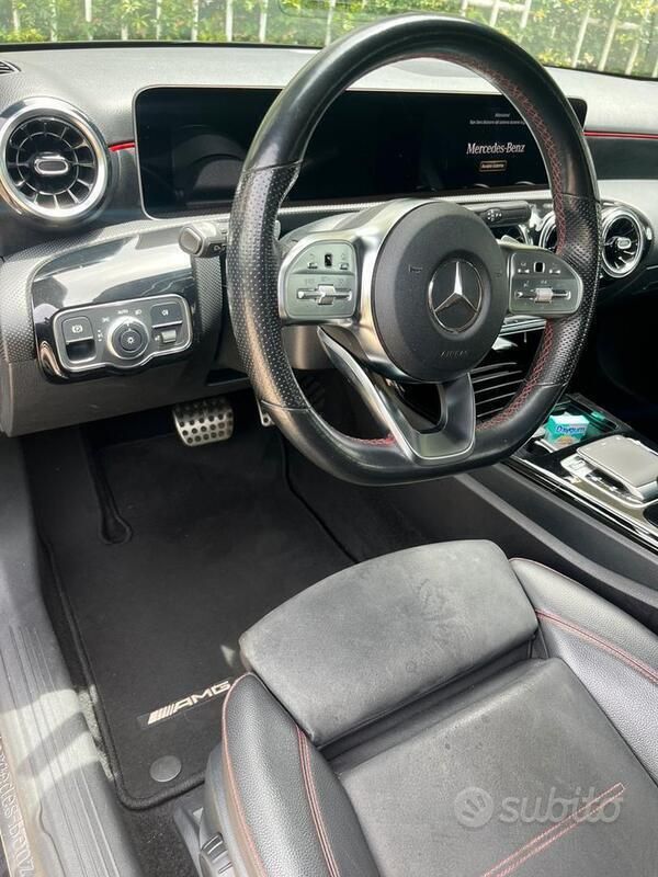 Usata Mercedes A180 Premium 136 CV (100 kW) 2019 Nero Utilitaria