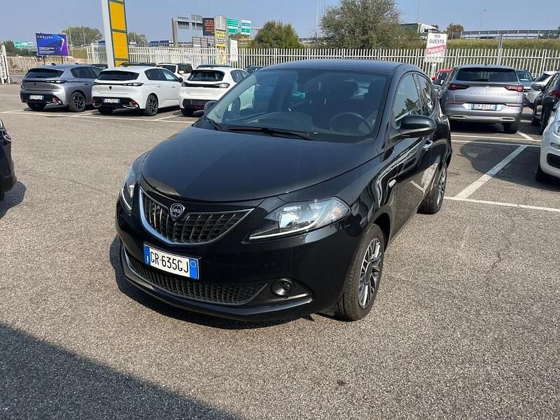 Usata Lancia Ypsilon Gold 69 CV (50 kW) 2023 Nero Utilitaria