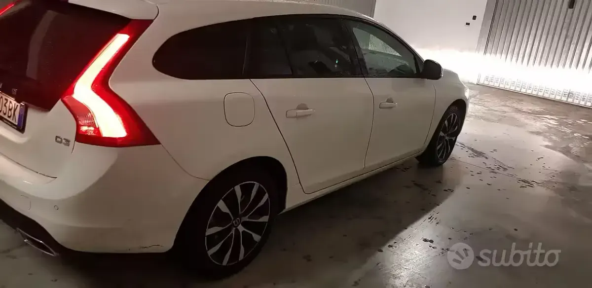 Usata Volvo V60 150 CV (110 kW) 2018 Bianco Station wagon