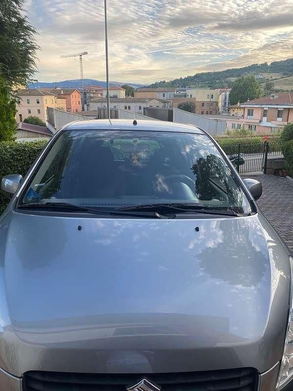 Grigio Usata 2010 Suzuki Splash GLS Due volumi | 4900 € (Buon prezzo) - Immagine 1/4