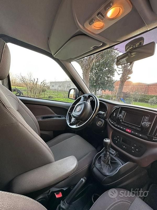 Usata Fiat Doblò Trekking 120 CV (88 kW) 2018 Grigio Monovolume