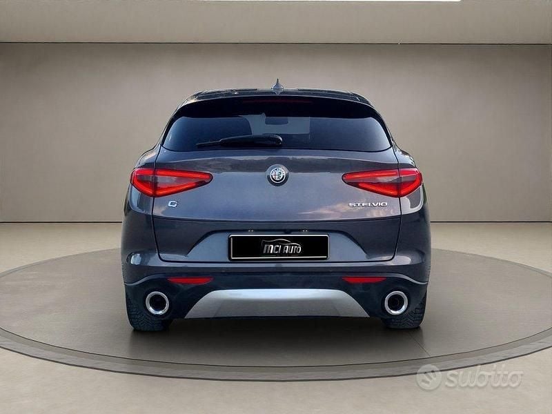 Usata Alfa Romeo Stelvio Executive 210 CV (154 kW) 2017 Grigio SUV