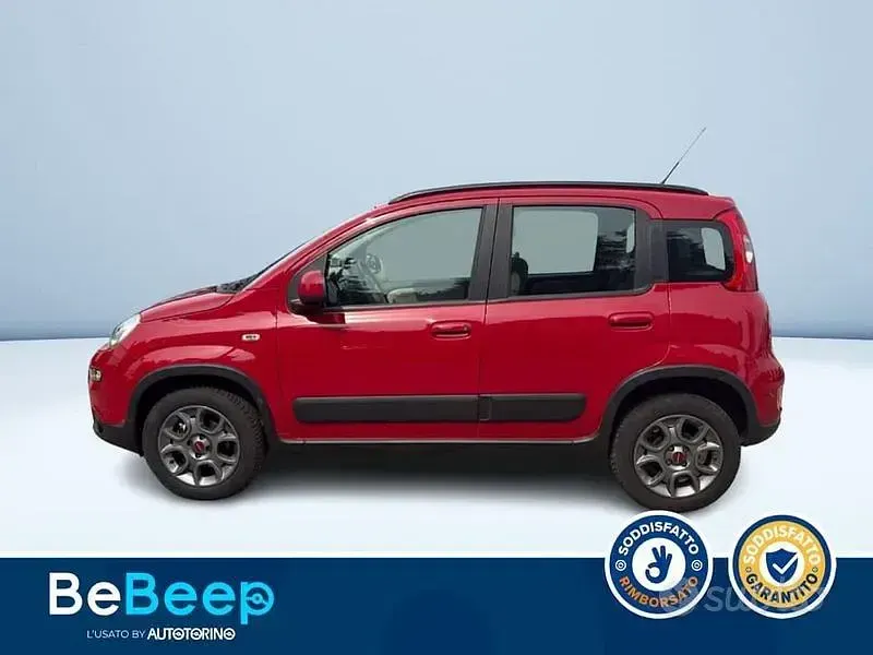 Usata Fiat Panda Trekking 85 CV (62 kW) 2016 Rosso metallizzato Utilitaria