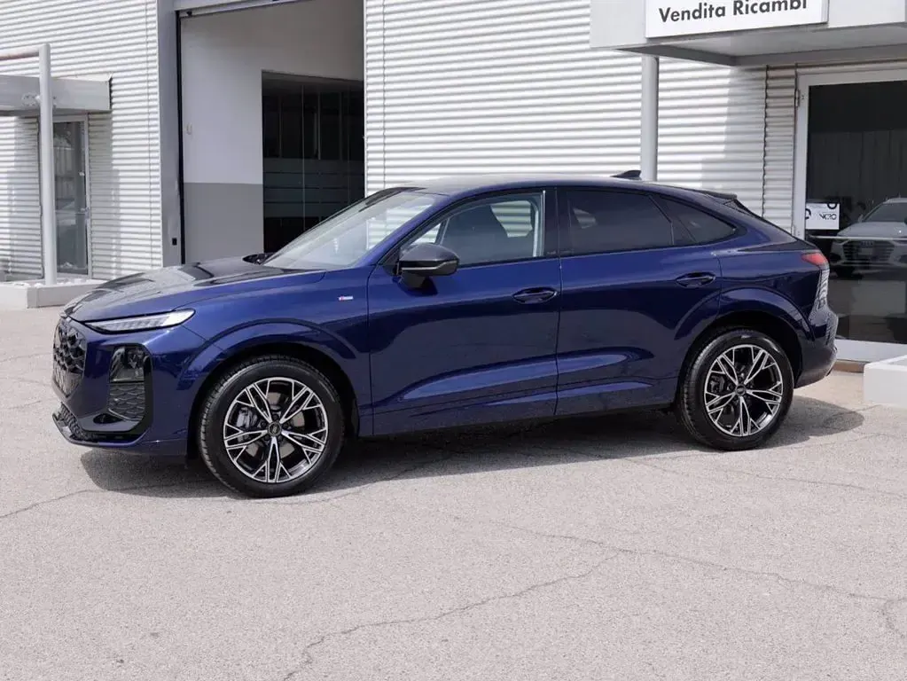 Nuova Audi Q3 Sportback S-Line 150 CV (110 kW) 2026 Blu metallizzato SUV