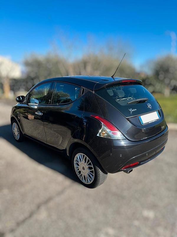 Usata Lancia Ypsilon 95 CV (69 kW) 2018 Nero Utilitaria