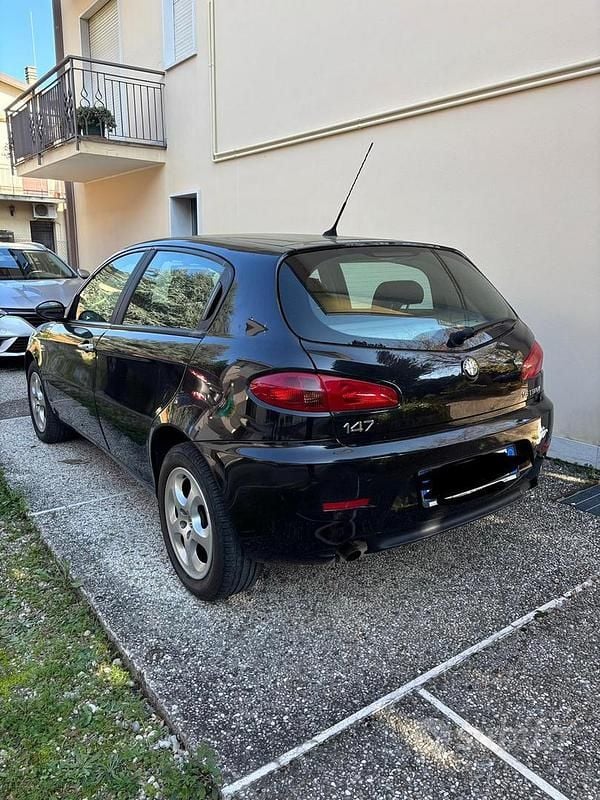 Usata Alfa Romeo 147 Progression 105 CV (77 kW) 2009 Nero Utilitaria