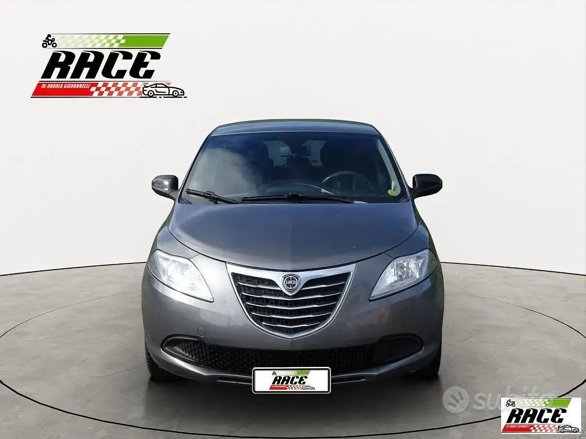 Usata Lancia Ypsilon 68 CV (50 kW) 2013 Grigio Utilitaria