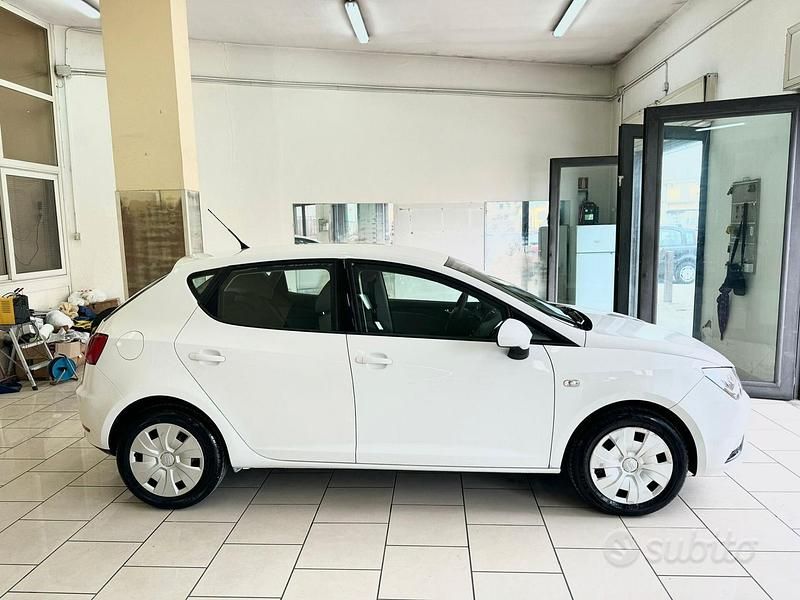 Usata Seat Ibiza CONNECT 75 CV (55 kW) 2016 Bianco Berlina