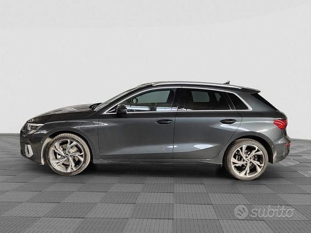 Usata Audi A3 e-tron Business 149 CV (109 kW) 2021 Grigio Utilitaria