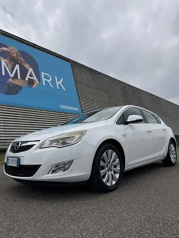Usata Opel Astra Cosmo 110 CV (80 kW) 2012 Berlina