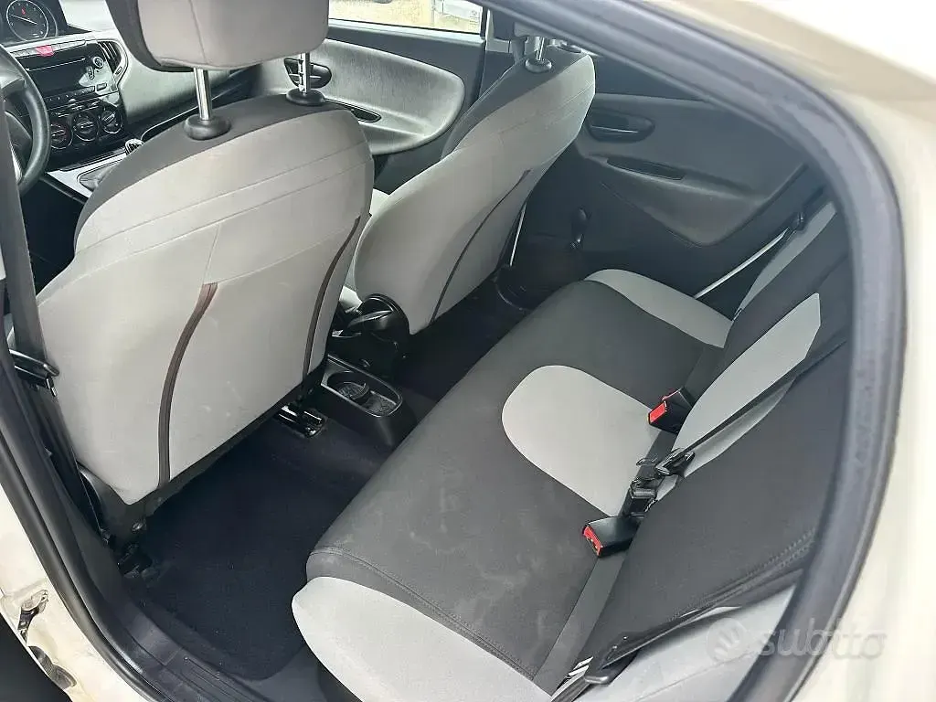 Usata Lancia Ypsilon Gold 69 CV (50 kW) 2013 Bianco Utilitaria